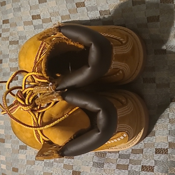 5c Wheat Timberland Boots - Picture 2 of 3